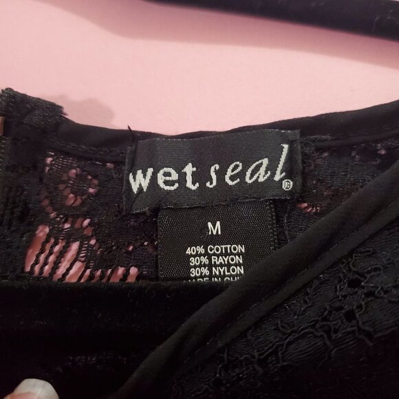 🖤 Wet Seal Black Lace Modern Boho Bohemian Short Sleeve Shirt 🖤 - Picture 2 of 4